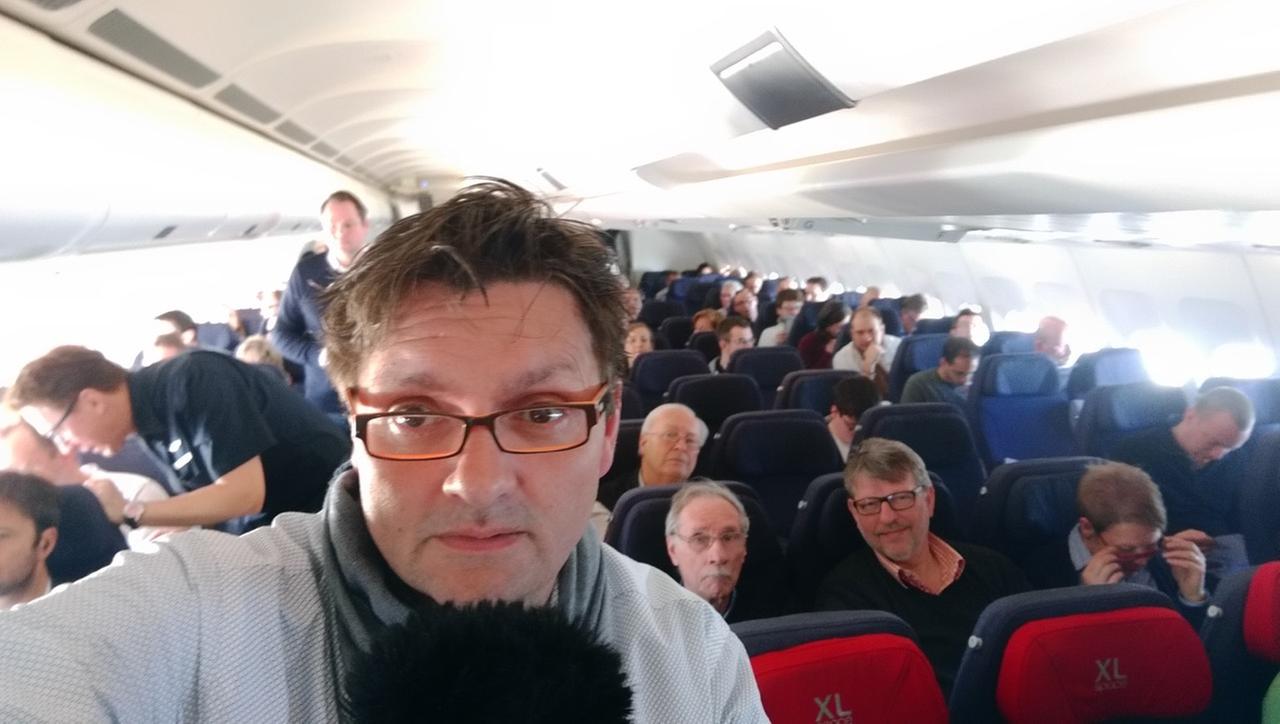Selfi unseres Reporters Holger Trocha während des Flugs Berlin-Nordpol Selfi unseres Reporters Holger Trocha während des Flugs Berlin-Nordpol