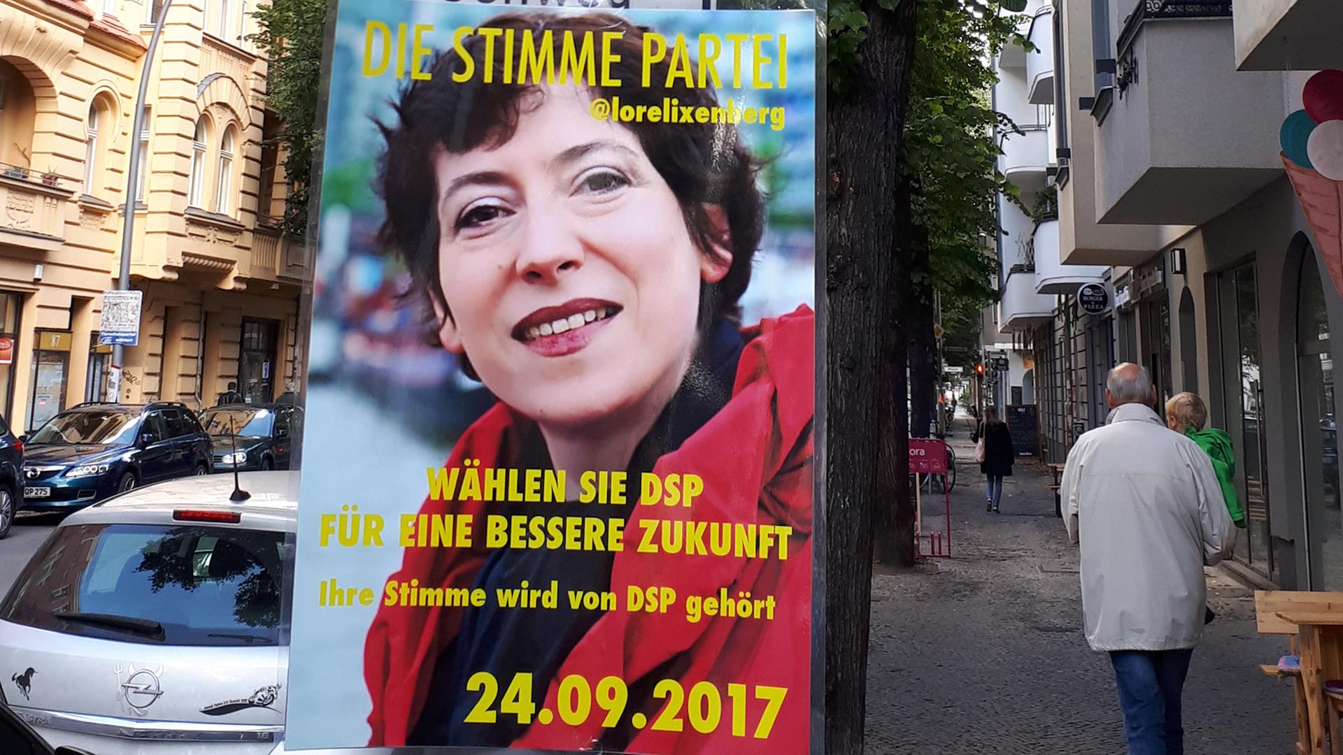 Die Sängerin Lore Lixenberg wirbt für ihre "Stimme Partei". Die Sängerin Lore Lixenberg wirbt für ihre "Stimme Partei".