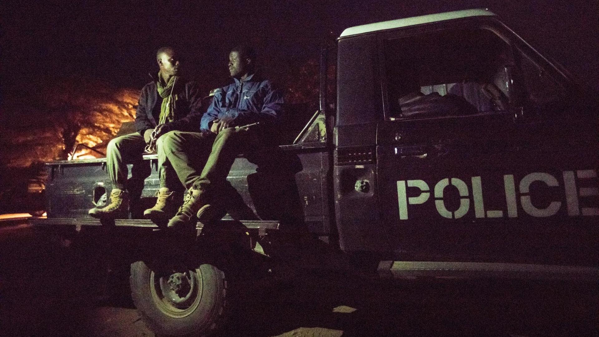 Die nigrische Polizei geht in Agadez gegen sogenannte Schlepper vor. Bis 2015 war das Transportieren von Ausländern nach Algerien und Libyen legal. Die nigrische Polizei geht in Agadez gegen sogenannte Schlepper vor. Bis 2015 war das Transportieren von Ausländern nach Algerien und Libyen legal.