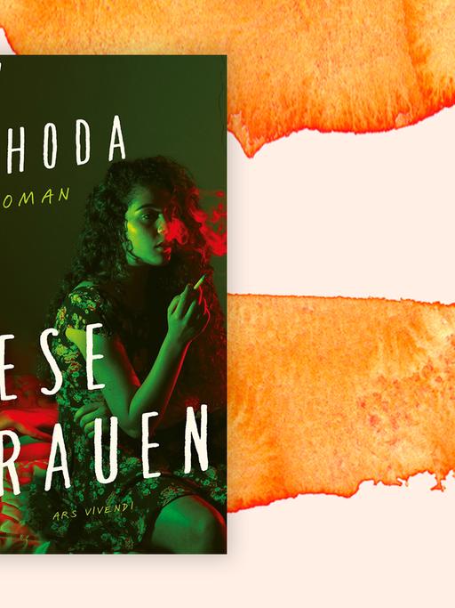 Cover des Kriminalromans "Diese Frauen" vor orangefarbenem Aquarellhintergrund. Das Cover zeigt eine junge Frau mit langen lockigen Haaren im Blumenkleid, sie sitzt auf einem Bett und raucht. Auf dem Bett hinter ihr liegt noch eine andere Person, die bis auf eine Unterhose nackt ist.