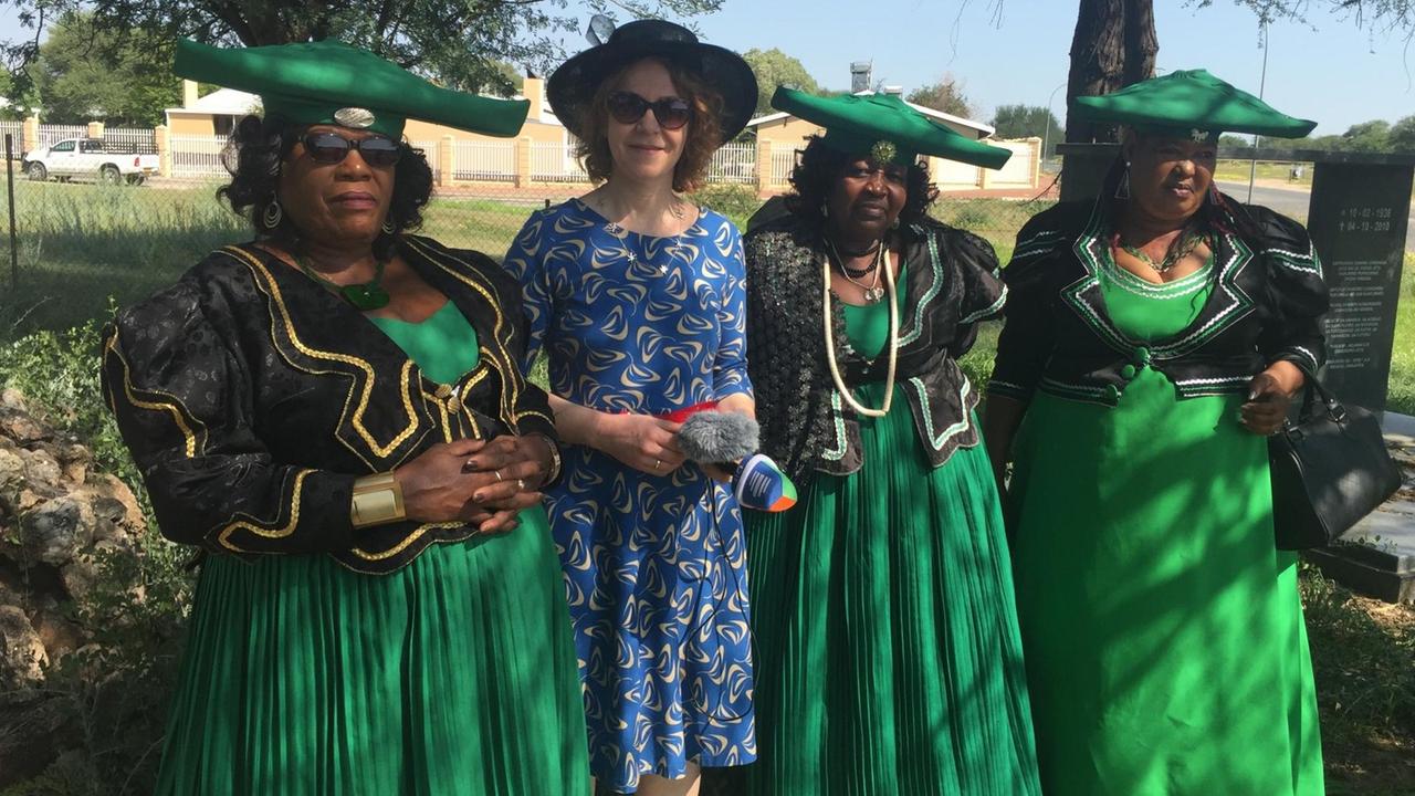 Frauen der Ovambanderu Community