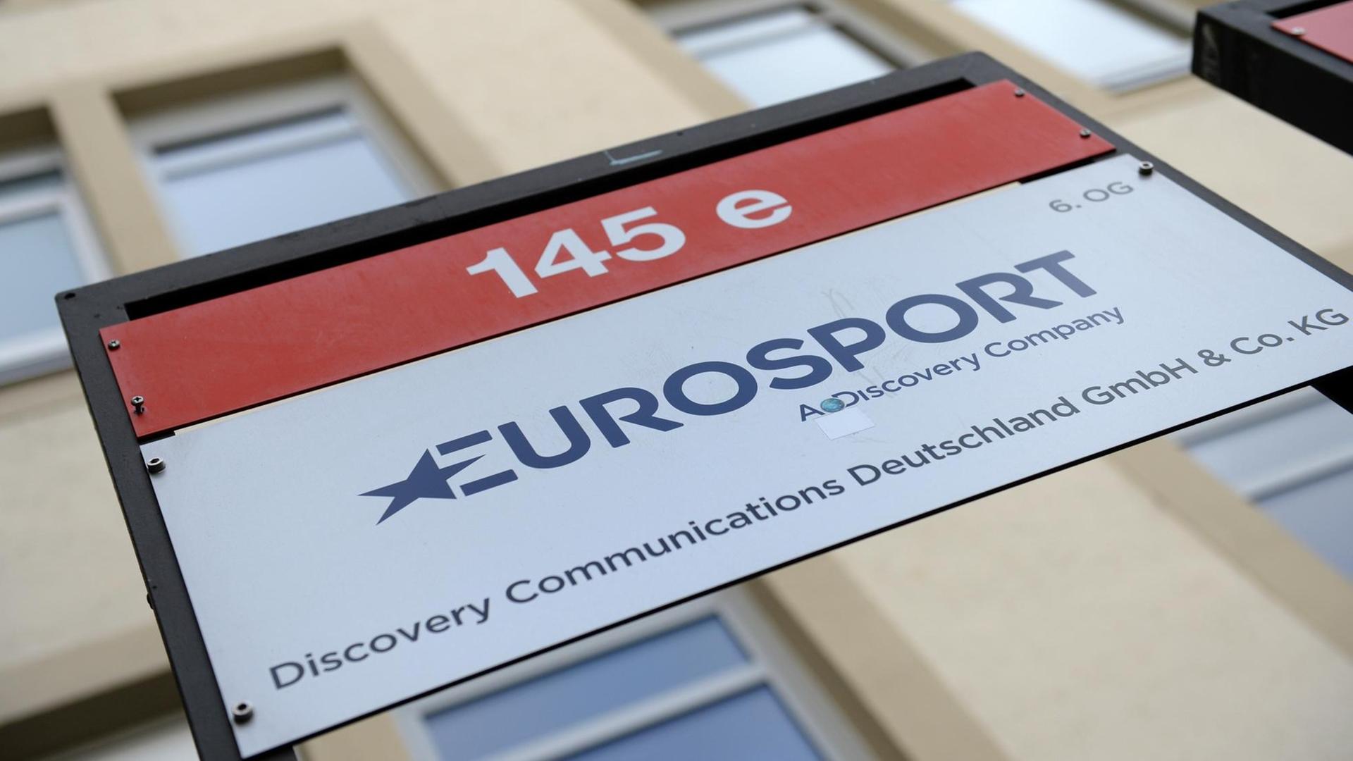 Das Logo des privaten Fernsehsenders Eurosport, einer Tochter der Discovery Communications Deutschland GmbH & Co KG., Das Logo des privaten Fernsehsenders Eurosport, einer Tochter der Discovery Communications Deutschland GmbH & Co KG.,