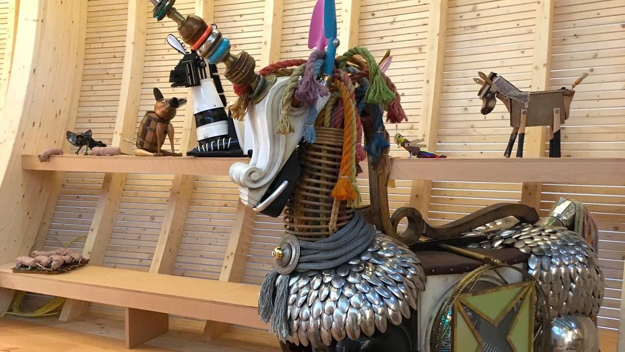 Tierskulpturen bevölkern die Arche Noah im Kinderteil des Jüdischen Museums in Berlin Tierskulpturen bevölkern die Arche Noah im Kinderteil des Jüdischen Museums in Berlin