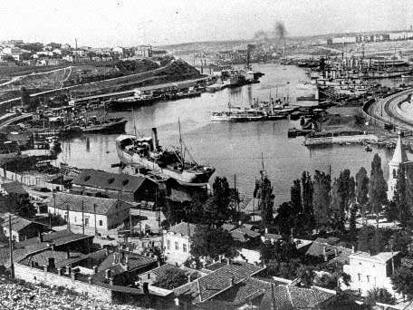 Der russische Schwarzmeerhafen Sewastopol im Jahr 1942 Der russische Schwarzmeerhafen Sewastopol im Jahr 1942