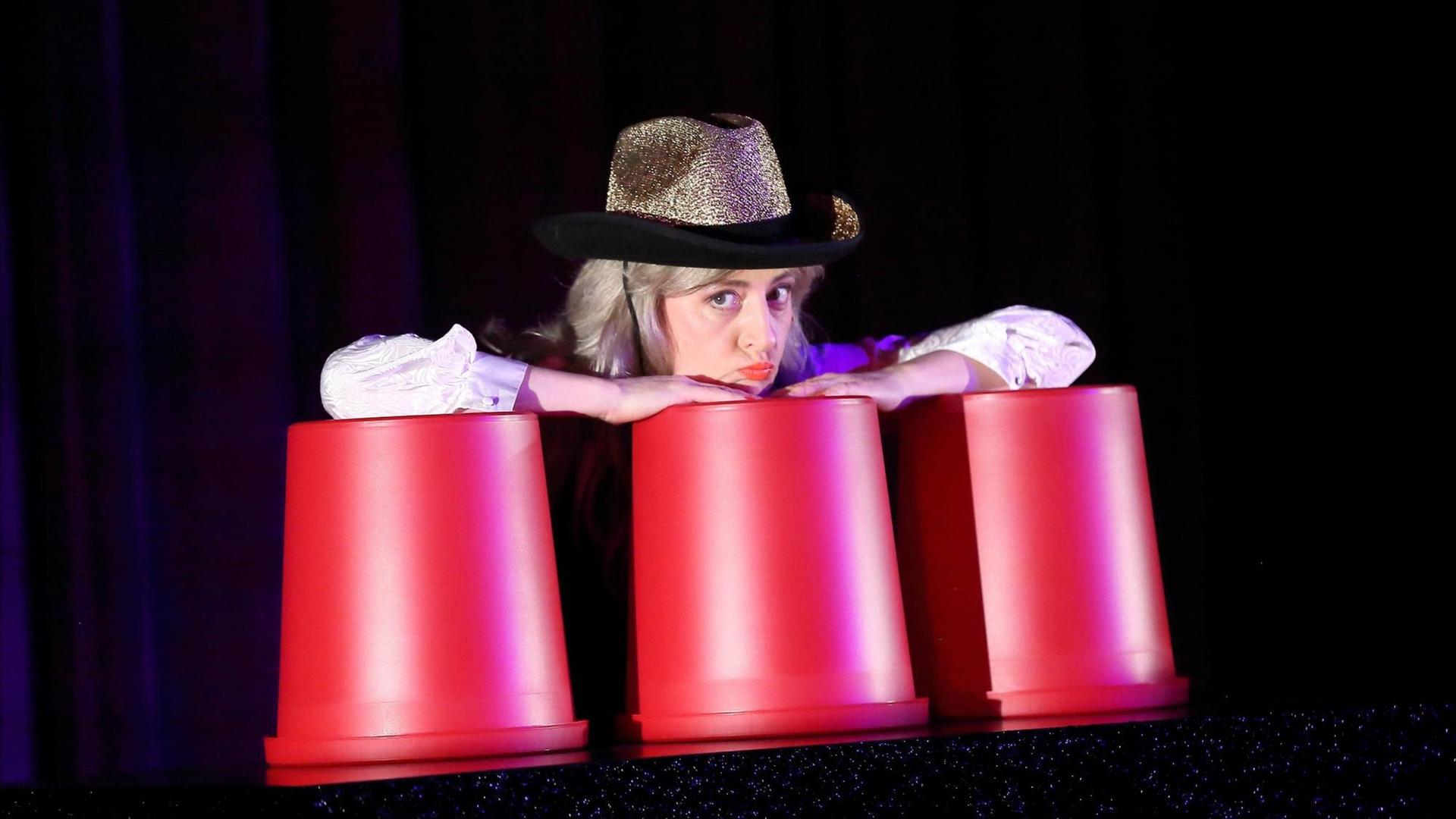Maren Eggert in "Hasta la Westler Baby" in den Kammerspielen des Deutschen Theaters Berlin, 22. Januar 2020. Stück und Regie Tom Kühnel und Jürgen Kuttner. Bühne Jo Schramm. Kostüme Daniela Selig. Maren Eggert in "Hasta la Westler Baby" in den Kammerspielen des Deutschen Theaters Berlin, 22. Januar 2020. Stück und Regie Tom Kühnel und Jürgen Kuttner. Bühne Jo Schramm. Kostüme Daniela Selig.