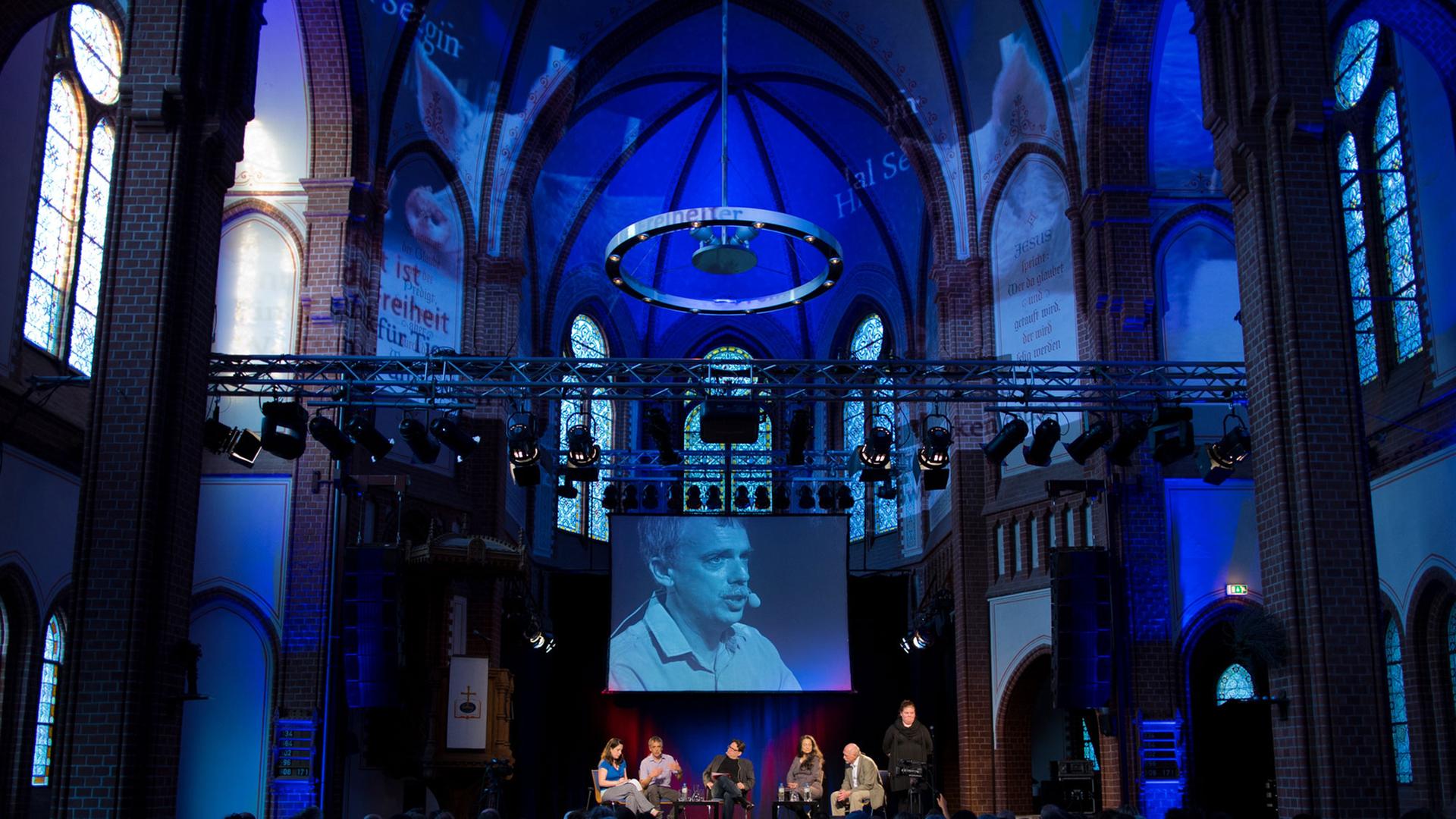 Die Philosophen Will Kymlicka und Hilal Sezgin sowie der frühere Kölner Zoodirektor Gunther Nogge diskutieren im Rahmen der Phil.Cologne in der Kulturkirche in Köln über das Thema "Bürgerrechte für Tiere?". Die Philosophen Will Kymlicka und Hilal Sezgin sowie der frühere Kölner Zoodirektor Gunther Nogge diskutieren im Rahmen der Phil.Cologne in der Kulturkirche in Köln über das Thema "Bürgerrechte für Tiere?".