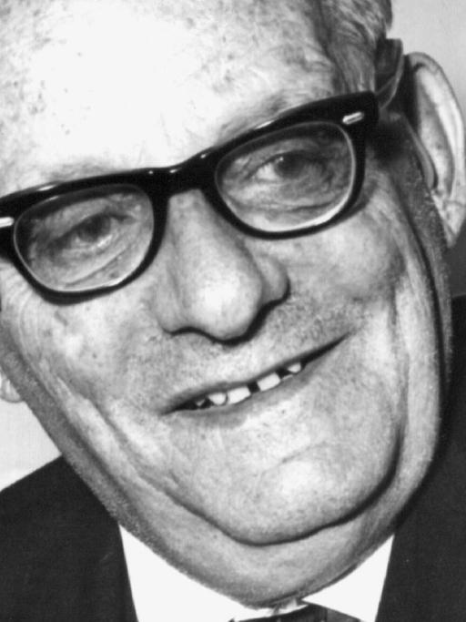 Der Schriftsteller Max Brod am 27. Juni 1964 in Prag.