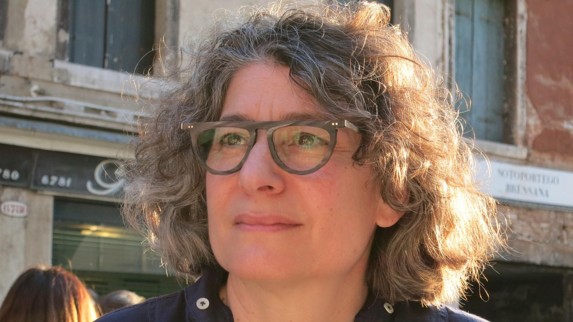 Sonia Simmenauer, Künstler-Agentin, hat sich auf Streichquartette spezialisiert. Sonia Simmenauer, Künstler-Agentin, hat sich auf Streichquartette spezialisiert.