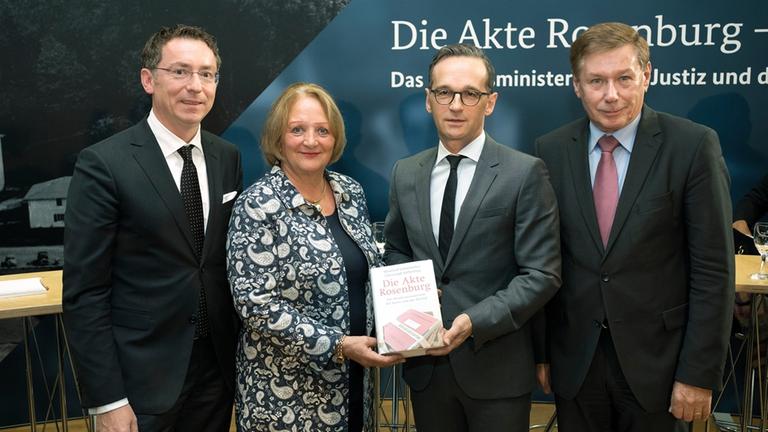 Heiko Maas im Gustav-Heinemann-Saal am 10. Oktober 2016 anlässlich der Vorstellung des Abschlussberichts "Die Akte Rosenburg – Das Bundesministerium der Justiz und die NS-Zeit", v.l.n.r. Professor Dr. Christoph Safferling, Sabine Leutheusser-Schnarrenberger, Heiko Maas und Professor Dr. Manfred Görtemaker. Heiko Maas im Gustav-Heinemann-Saal am 10. Oktober 2016 anlässlich der Vorstellung des Abschlussberichts "Die Akte Rosenburg – Das Bundesministerium der Justiz und die NS-Zeit", v.l.n.r. Professor Dr. Christoph Safferling, Sabine Leutheusser-Schnarrenberger, Heiko Maas und Professor Dr. Manfred Görtemaker.