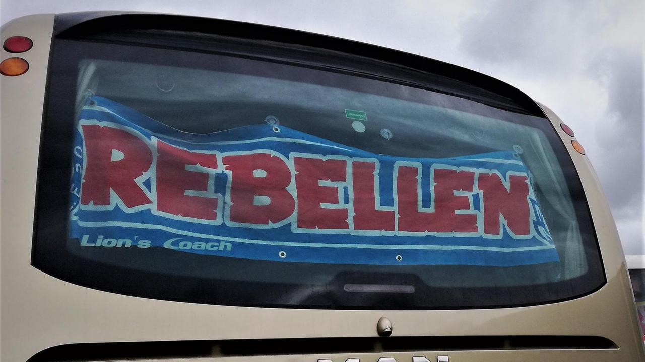 2051637277_Banner im Bus.jpg 2051637277_Banner im Bus.jpg