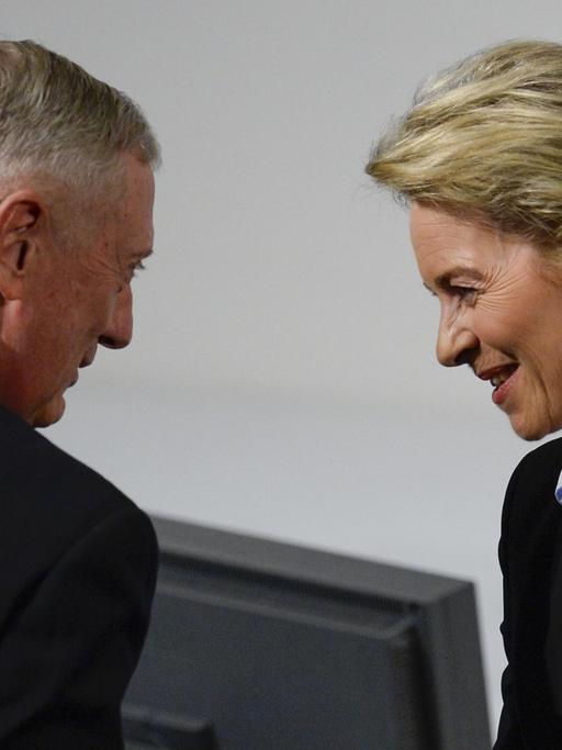 Bundesverteidigungsministerin Ursula von der Leyen und ihr US-Amtskollege James Mattis auf der Münchner Sicherheitskonferenz.