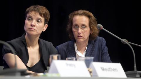 AfD-Chefin Frauke Petry (l.) und die Vize-Bundessprecherin Beatrix von Storch