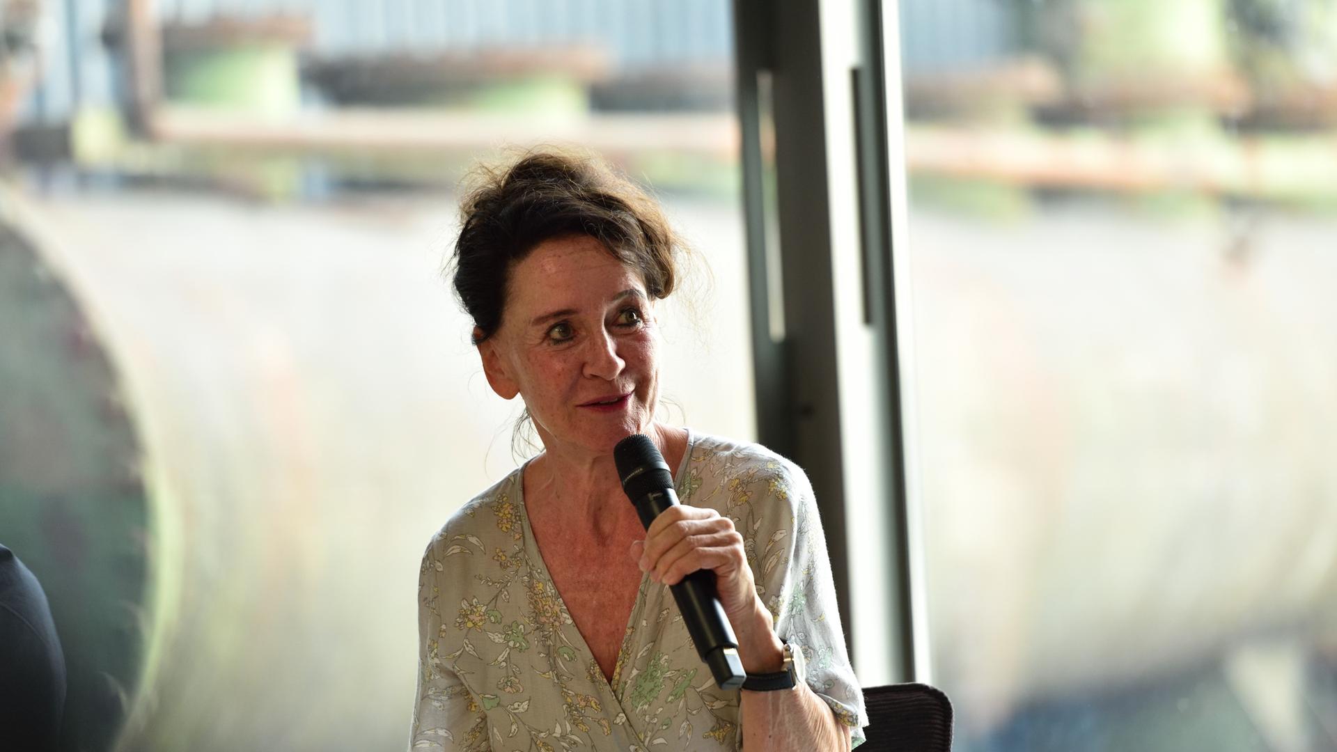 Intendantin Stefanie Carp bei der Auftakt-Pressekonferenz der Ruhrtriennale 2018 im Dampfgebläsehaus, Jahrhunderthalle Bochum, 1. August 2018