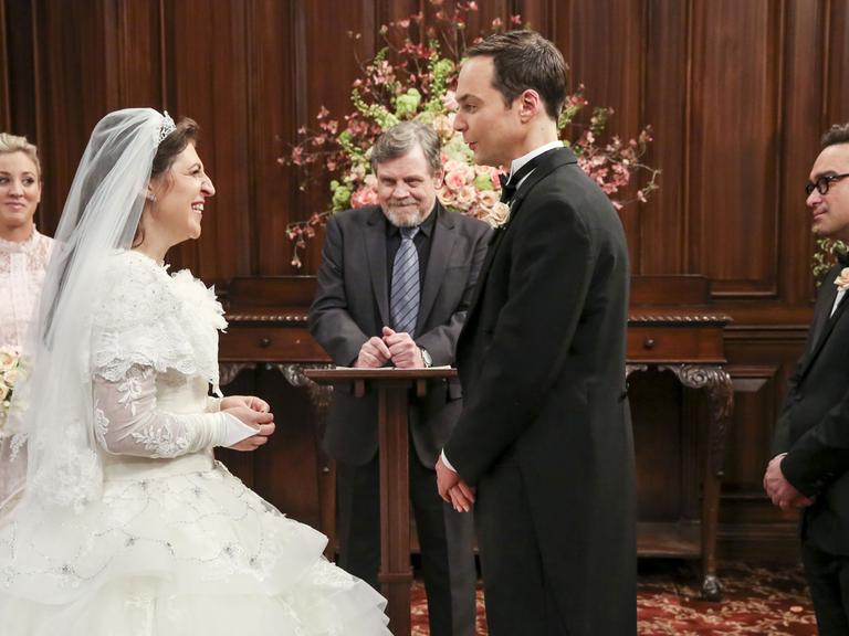 Szene aus der erfolgreichen US-Serie "The Big Bang Theory": Auch Dr. Dr. Sheldon Cooper (Jim Parsons) kommt eines Tages unter die Haube.