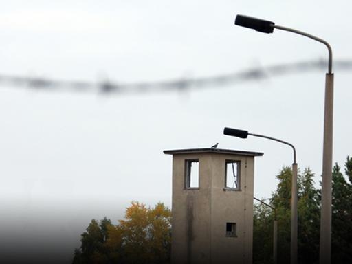 Zu sehen ist der Wachturm des ehemaligen DDR-Militärgefängnisses in Schwedt