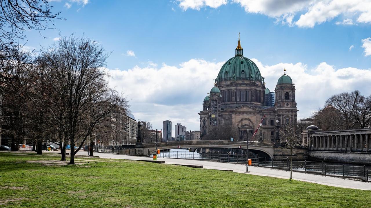 Der Berliner Dom, aufgenommen während der Corona Krise. Der Berliner Dom, aufgenommen während der Corona Krise.