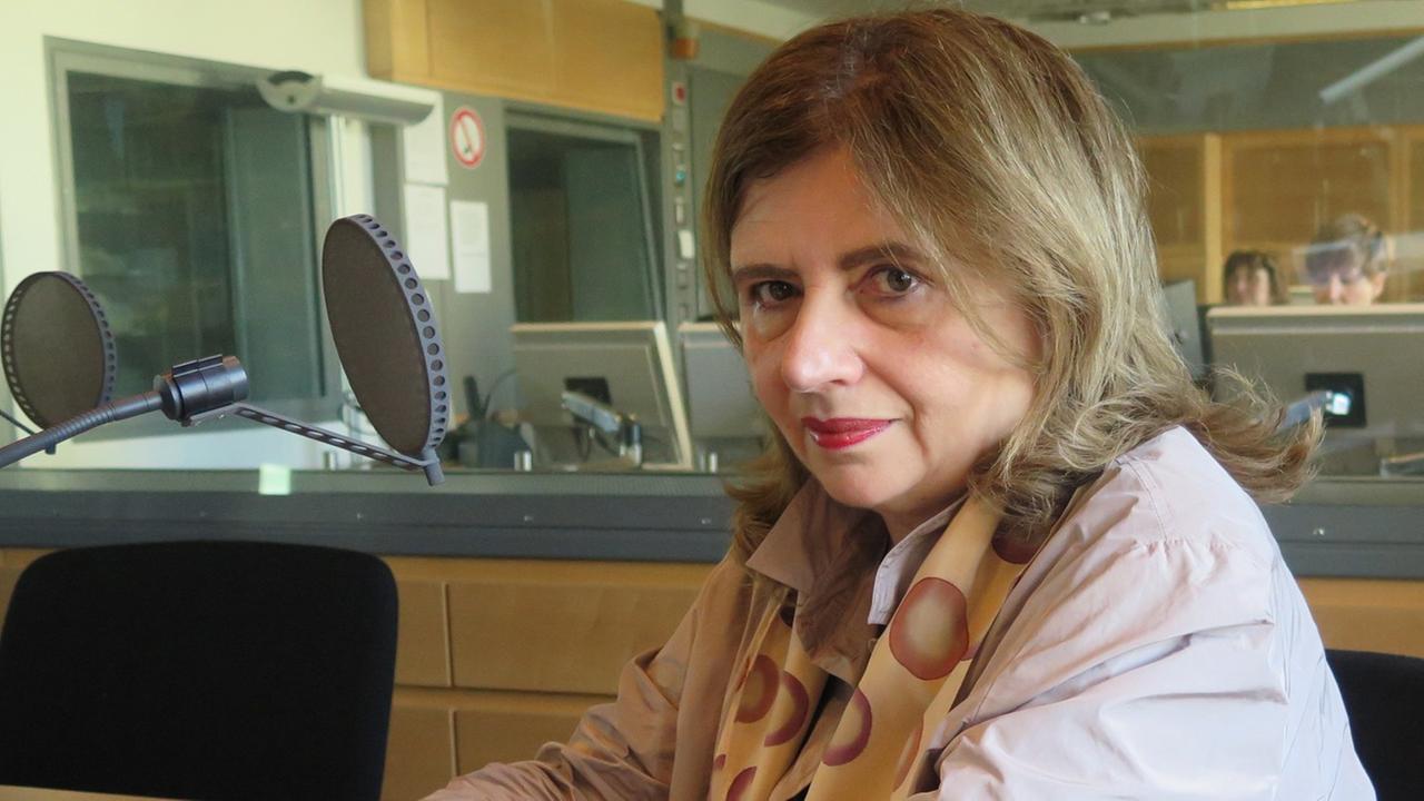 Die Schriftstellerin Sibylle Lewitscharoff zu Gast im Studio von Deutschlandradio Kultur. Die Schriftstellerin Sibylle Lewitscharoff zu Gast im Studio von Deutschlandradio Kultur.
