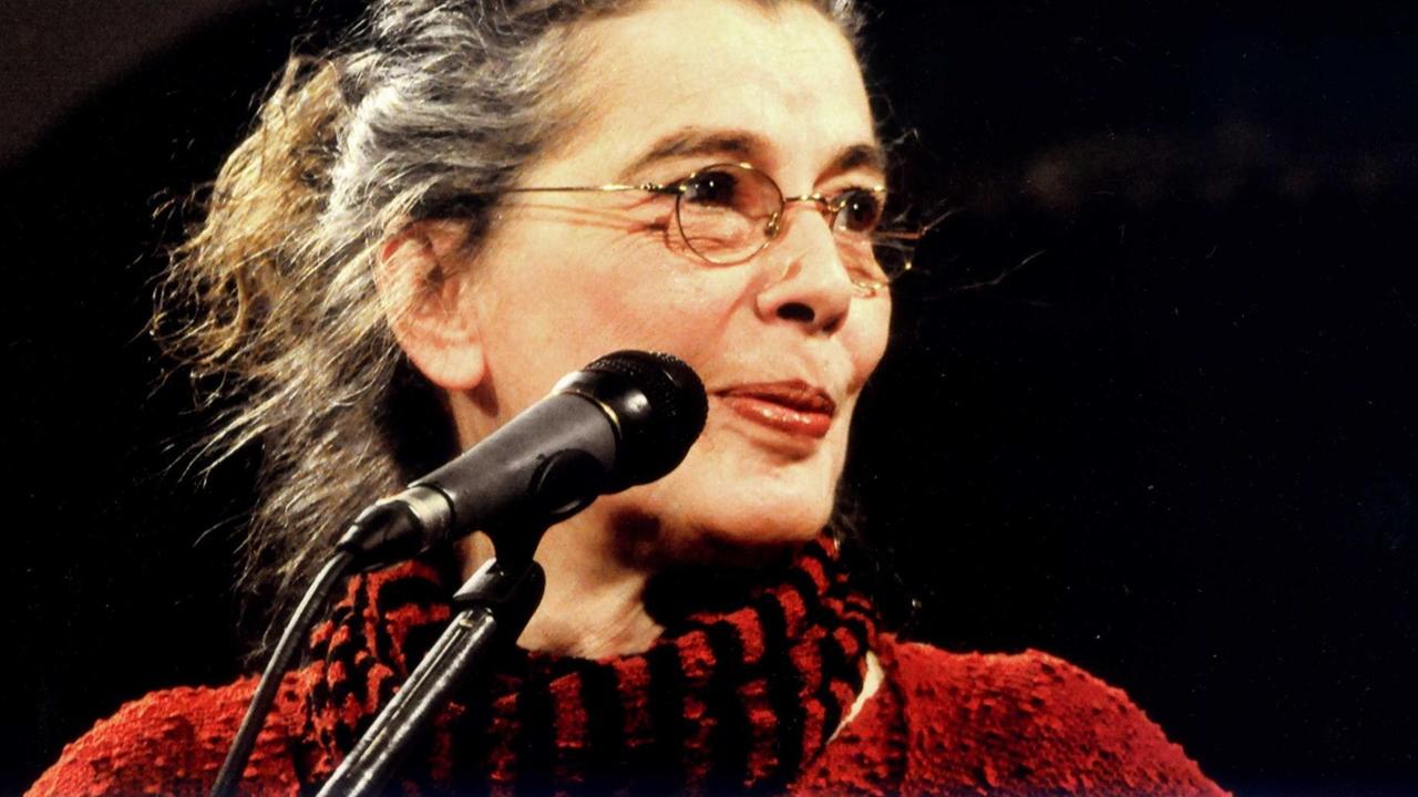 Die Liedermacherin Bettina Wegner. Die Liedermacherin Bettina Wegner.