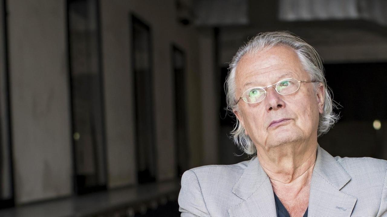 Frank Castorf bei einem Interview auf der Perner Insel in Hallein während der Salzburger Festspiele 2018 Frank Castorf bei einem Interview auf der Perner Insel in Hallein während der Salzburger Festspiele 2018