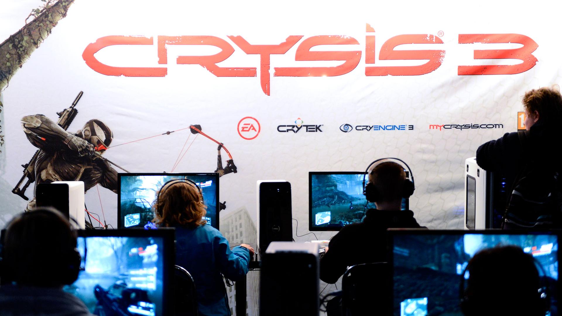 Computer gamers try the new and under develpment Crysis 3 computer game on November 1, 2012 during the Gamex fair at Kistamassan exhibition and event venue in Stockholm. Computer gamers try the new and under develpment Crysis 3 computer game on November 1, 2012 during the Gamex fair at Kistamassan exhibition and event venue in Stockholm.