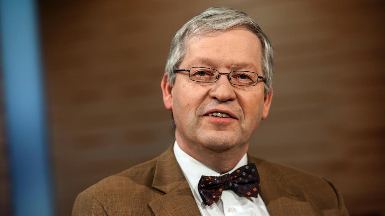 Hartmut Steeb, Generalsekretär "Deutsche Evangelische Allianz", posiert am 11.02.2014 in Berlin nach der Aufzeichnung der Sendung "Menschen bei Maischberger". Hartmut Steeb, Generalsekretär "Deutsche Evangelische Allianz", posiert am 11.02.2014 in Berlin nach der Aufzeichnung der Sendung "Menschen bei Maischberger".