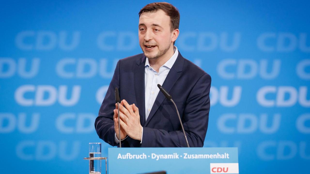 Das Foto zeigt den CDU-Politiker Paul Ziemiak auf dem Bundesparteitag im Februar 2018. Das Foto zeigt den CDU-Politiker Paul Ziemiak auf dem Bundesparteitag im Februar 2018.