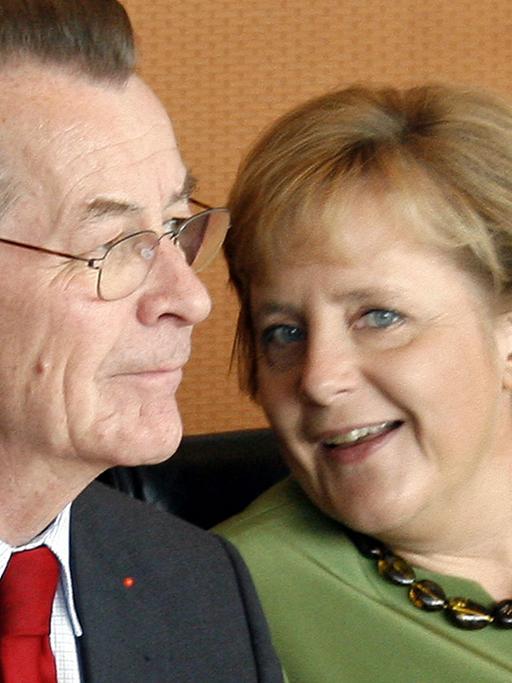 Franz Müntefering und Angela Merkel bei einer Kabinettssitzung im Jahr 2007