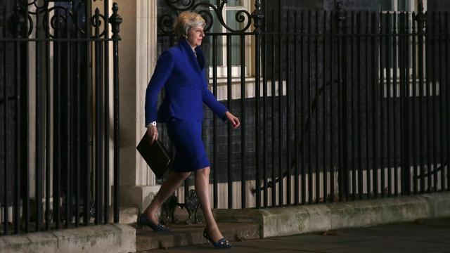 Die britische Premierministerin Theresa May vor dem Regierungssitz in London