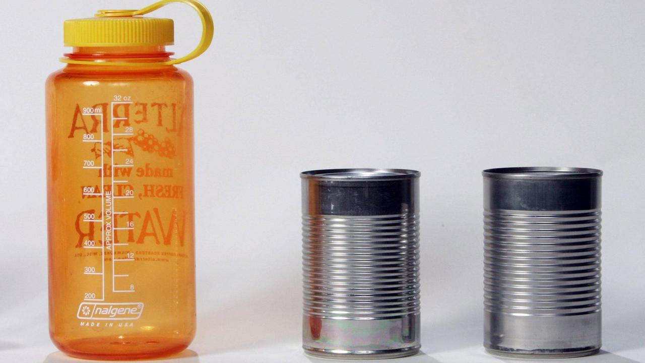 Die Chemikalie Bisphenol A wird in vielen Produkten verwendet, etwa in Plastikflaschen, Aufbewahrungsboxen und auch als Beschichtung von Dosen Die Chemikalie Bisphenol A wird in vielen Produkten verwendet, etwa in Plastikflaschen, Aufbewahrungsboxen und auch als Beschichtung von Dosen