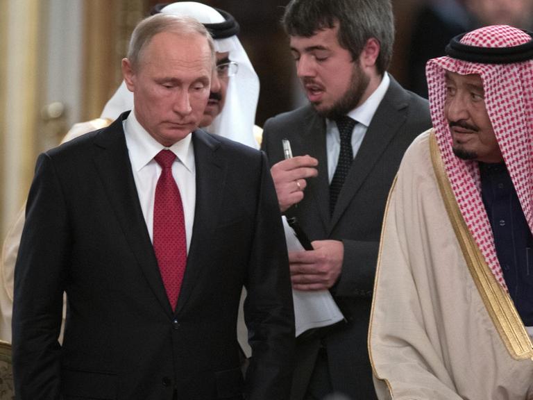Russlands Präsident Wladimir Putin und Saudi-Arabiens König King Salman bin Abdulaziz Al Saud beim Treffen in Moskau am 05.10.2017