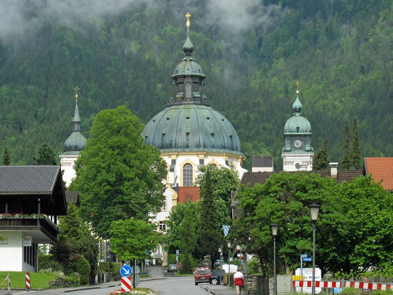 Das Kloster Ettal ist eine Benediktinerabtei im Dorf Ettal in Oberbayern.