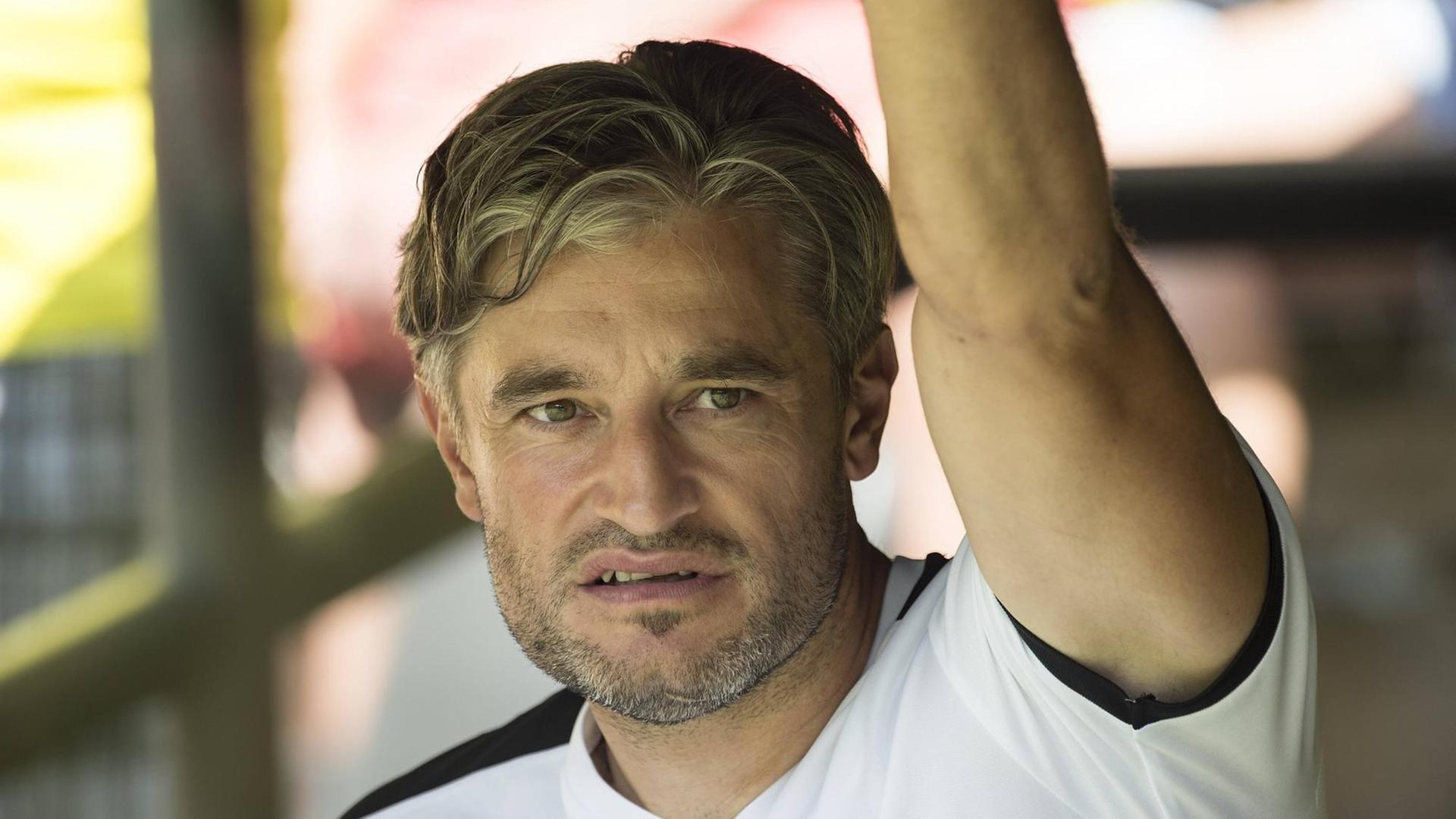 Gerd SCHOENFELDER (SCHÖNFELDER) (Skifahrer, paraolympische Goldmedaillengewinner) Fussball Saisoneroeffnung BVB, Freundschaftsspiel, Borussia Dortmund (DO) - Team Gold 17:0, am 04.07.2015 in Dortmund/ Deutschland. Gerd Schoenfelder Schönfelder Skiers Paraolympische Gold medal winner Football Season opening Borussia Friendly match Borussia Dortmund Do team Gold 17 0 at 04 07 2015 in Dortmund Germany Gerd SCHOENFELDER (SCHÖNFELDER) (Skifahrer, paraolympische Goldmedaillengewinner) Fussball Saisoneroeffnung BVB, Freundschaftsspiel, Borussia Dortmund (DO) - Team Gold 17:0, am 04.07.2015 in Dortmund/ Deutschland. Gerd Schoenfelder Schönfelder Skiers Paraolympische Gold medal winner Football Season opening Borussia Friendly match Borussia Dortmund Do team Gold 17 0 at 04 07 2015 in Dortmund Germany