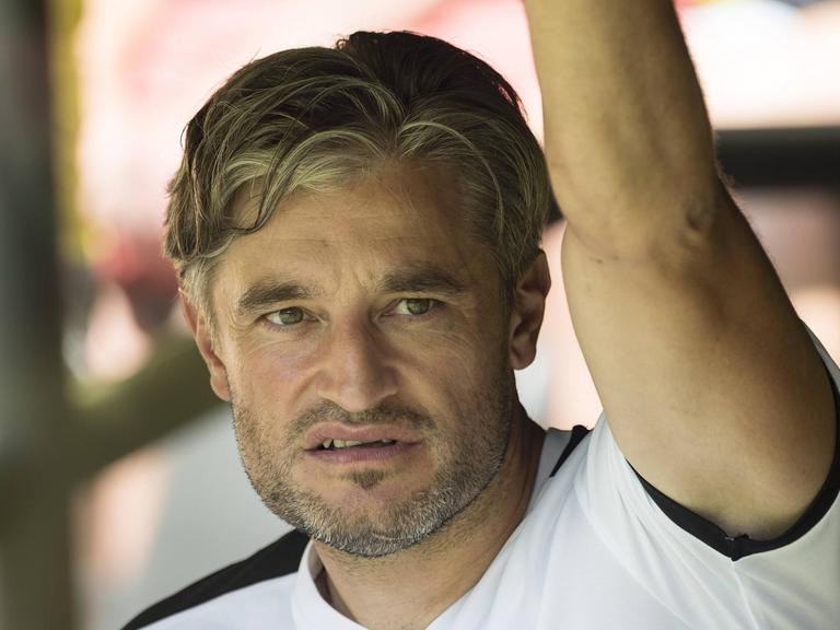 Gerd SCHOENFELDER (SCHÖNFELDER) (Skifahrer, paraolympische Goldmedaillengewinner) Fussball Saisoneroeffnung BVB, Freundschaftsspiel, Borussia Dortmund (DO) - Team Gold 17:0, am 04.07.2015 in Dortmund/ Deutschland. Gerd Schoenfelder Schönfelder Skiers Paraolympische Gold medal winner Football Season opening Borussia Friendly match Borussia Dortmund Do team Gold 17 0 at 04 07 2015 in Dortmund Germany