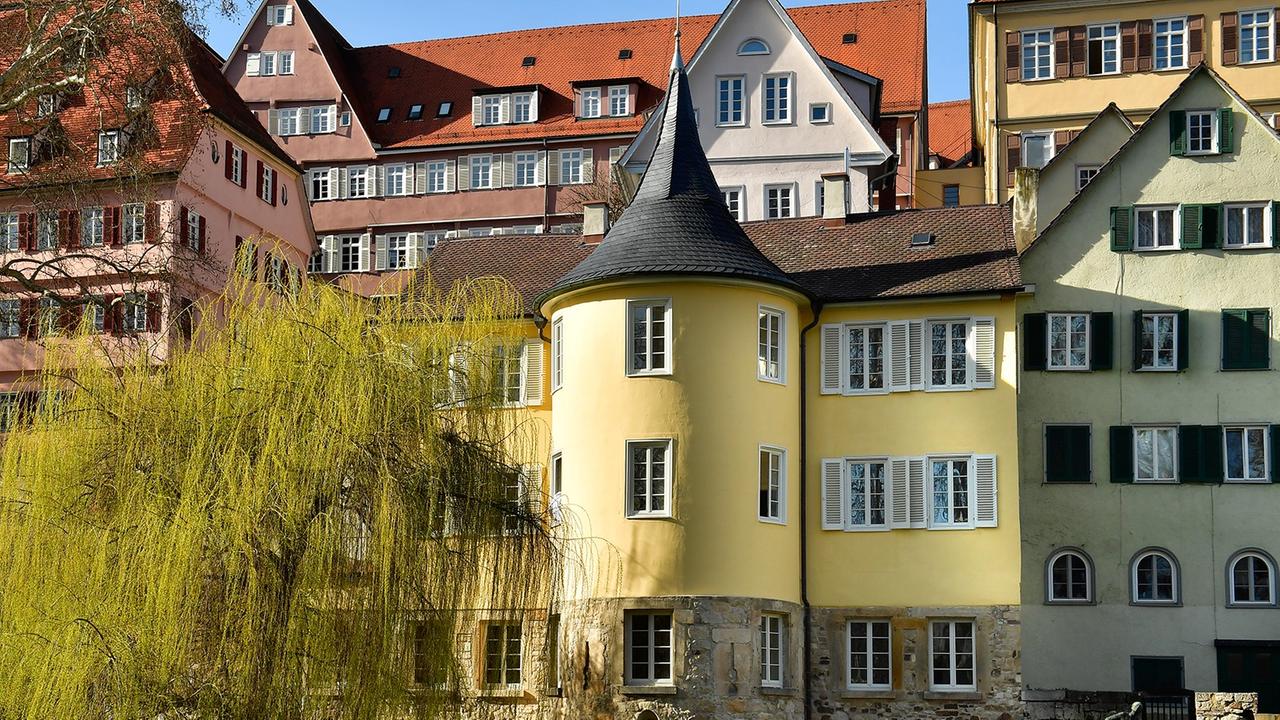 Eine Fotografie des Hölderlinturmes in Tübingen aus dem Jahre 2019 Eine Fotografie des Hölderlinturmes in Tübingen aus dem Jahre 2019