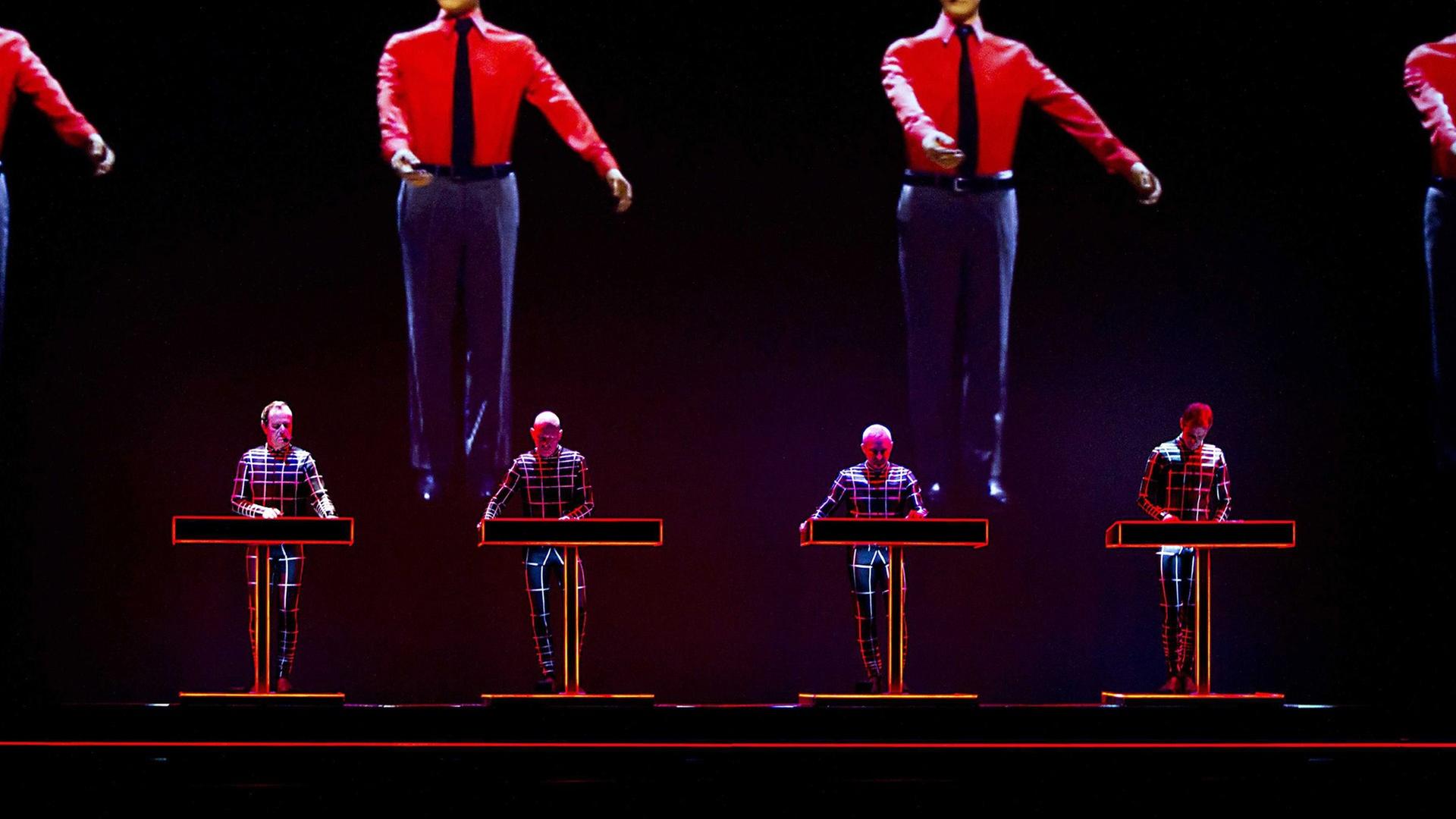 Die deutsche Band Kraftwerk bei einem Konzert in Eindhoven. Die deutsche Band Kraftwerk bei einem Konzert in Eindhoven.