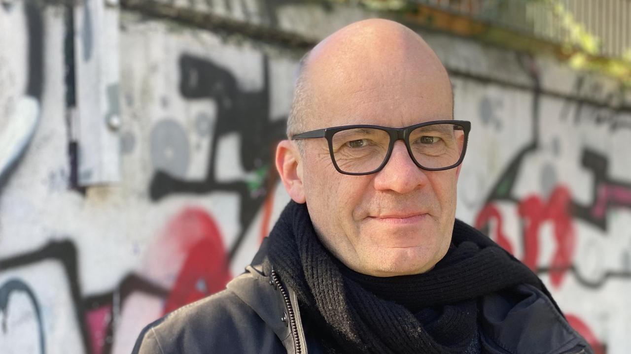 Rafael Laguna de la Vera ist Direktor der Bundesagentur für Sprunginnovationen und Software-Unternehmer. Rafael Laguna de la Vera ist Direktor der Bundesagentur für Sprunginnovationen und Software-Unternehmer.