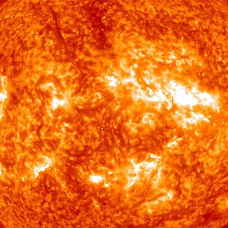 Das am 1.10.2001 vom NASA Solar und Heliospheric Observatorium (SOHO) veröffentlichte Foto zeigt eine Sonnen-Protuberanz (unten rechts), aufgenommen mit dem Extreme ultraviolet Imaging Teleskop (EIT).