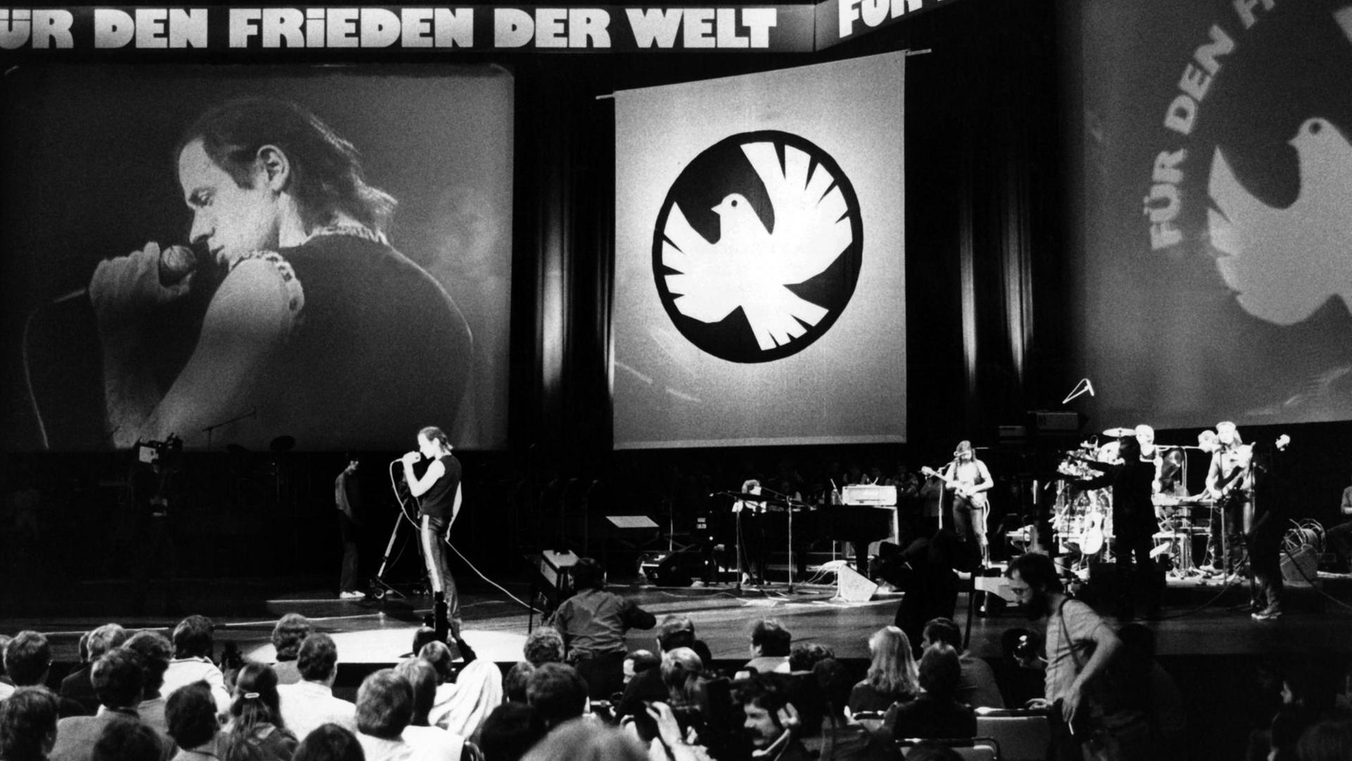 Auftritt von Udo Lindenberg am 25. Oktober in der DDR. Auftritt von Udo Lindenberg am 25. Oktober in der DDR.