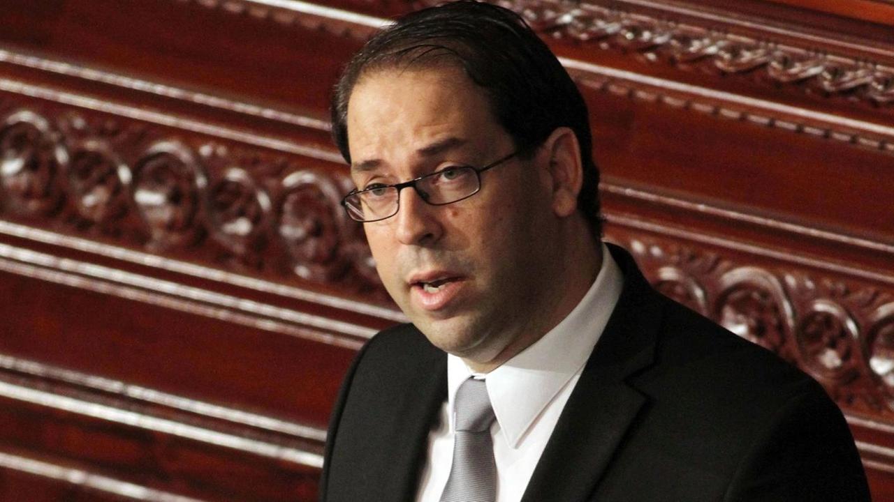 Tunesiens neuer Ministerpräsident Youssef Chahed hält während einer Parlamentssitzung in Tunis eines Rede. Tunesiens neuer Ministerpräsident Youssef Chahed hält während einer Parlamentssitzung in Tunis eines Rede.
