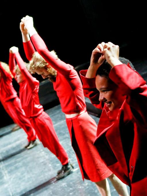 Szenenbild aus "Die Befristeten". Mit dem Stück von Elias Canetti in der Regie von Johan Simons öffnet das Schauspielhaus Bochum am 10.6.2020 wieder für das Publikum.
