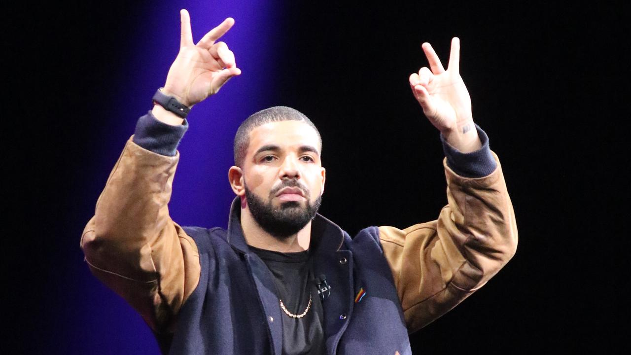 Rapper Drake tritt am 08.06.2015 auf der Apple-Entwicklerkonferenz WWDC 2015 im Moscone Center West in San Francisco auf.
