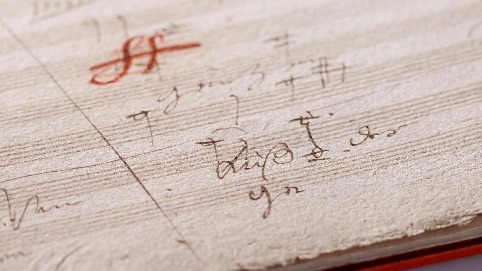 Noten und Schriftzug "Kuss" in Beethovens Autograph. Noten und Schriftzug "Kuss" in Beethovens Autograph.