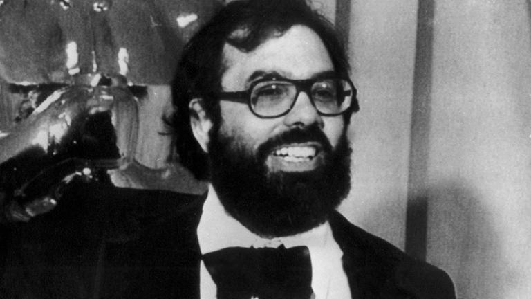 Der Regisseur Francis Ford Coppola freut sich im Jahr 1975 über vier Oscars für den Film "Der Pate – Teil II"