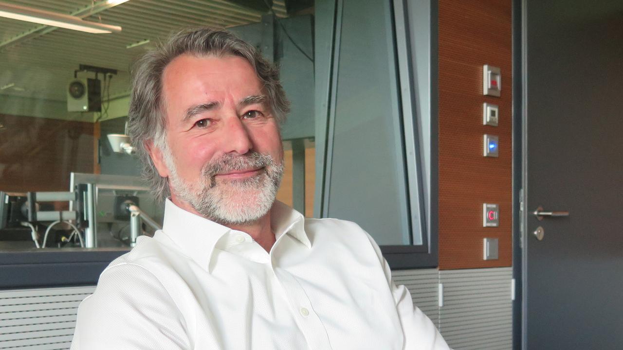 Politikwissenschaftler Prof. Dr. Wolfgang Merkel Politikwissenschaftler Prof. Dr. Wolfgang Merkel