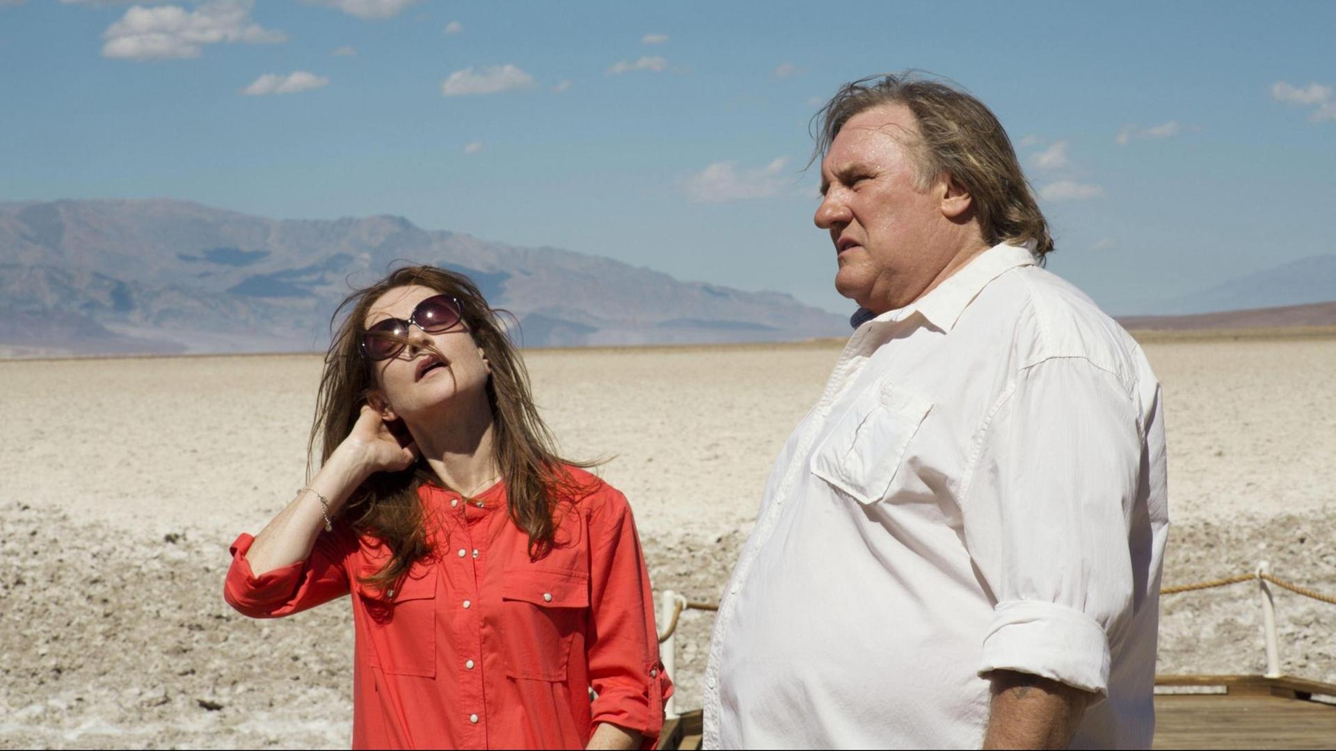 Szene aus dem Film "Valley of Love" von Guillaume Nicloux mit Isabelle Huppert (l.) and Gerard Depardieu