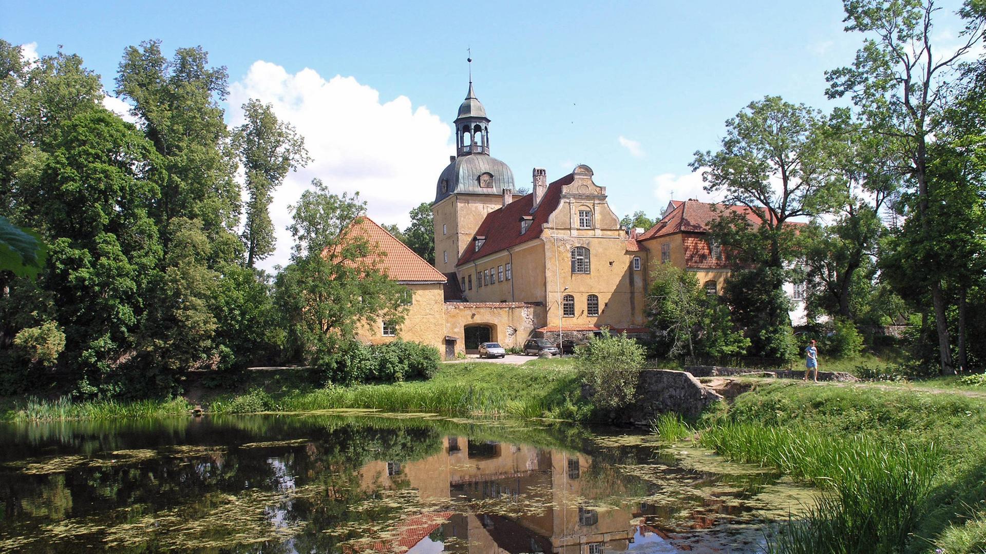 Schloss Straupe bei Cesis im Norden von Lettland Schloss Straupe bei Cesis im Norden von Lettland
