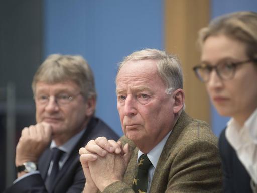 Das Führungstrio der AfD, Jörg Meuthen, Alexander Gauland und Alice Weidel in der Bundespressekonferenz in Berlin.