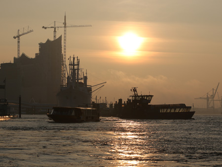 Elbphilharmonie bei Sonnenaufgang Elbphilharmonie bei Sonnenaufgang