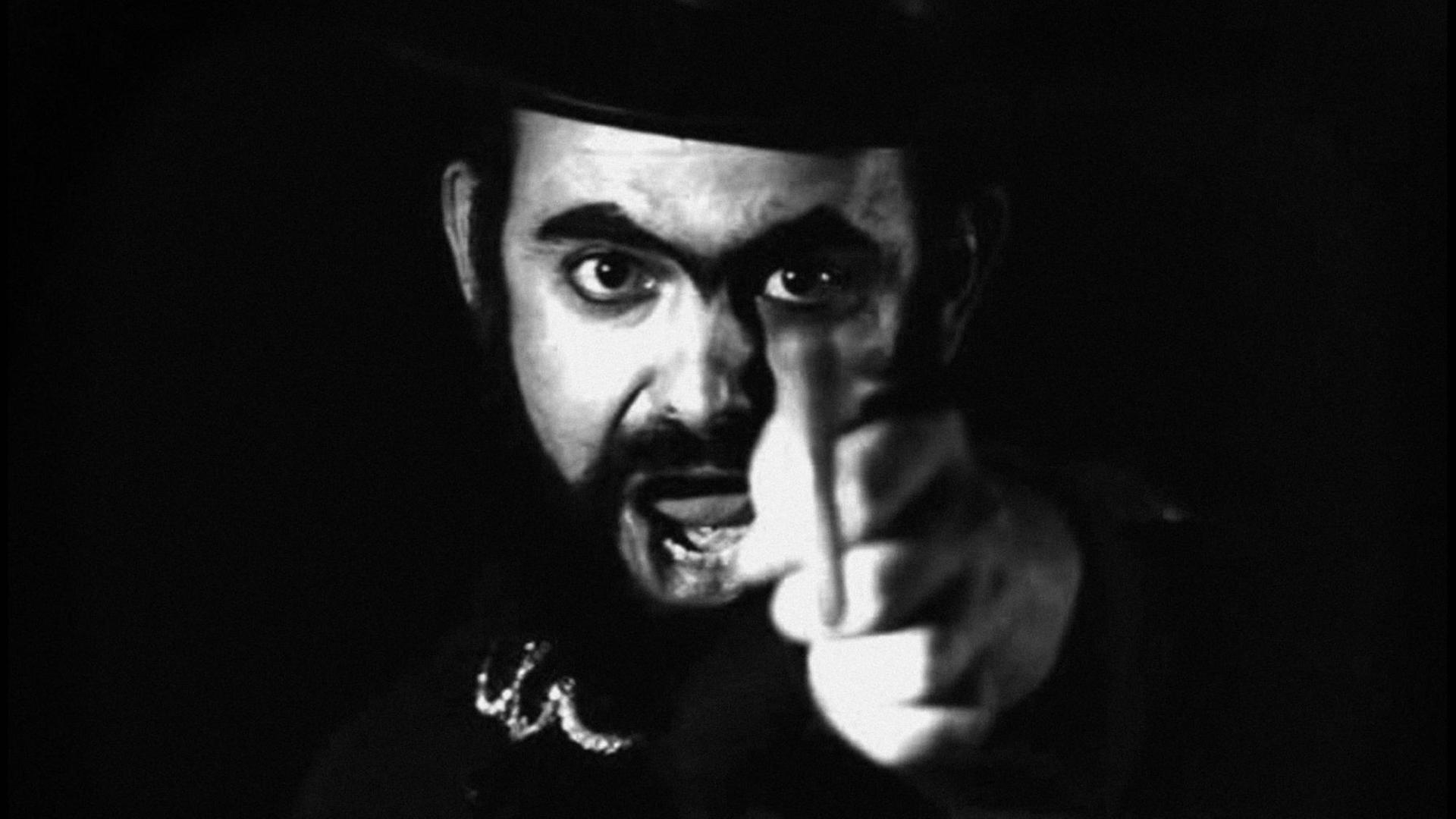 José Mojica Marins als "Coffin Joe" in "Das Erwachen der Bestie" von 1970. José Mojica Marins als "Coffin Joe" in "Das Erwachen der Bestie" von 1970.