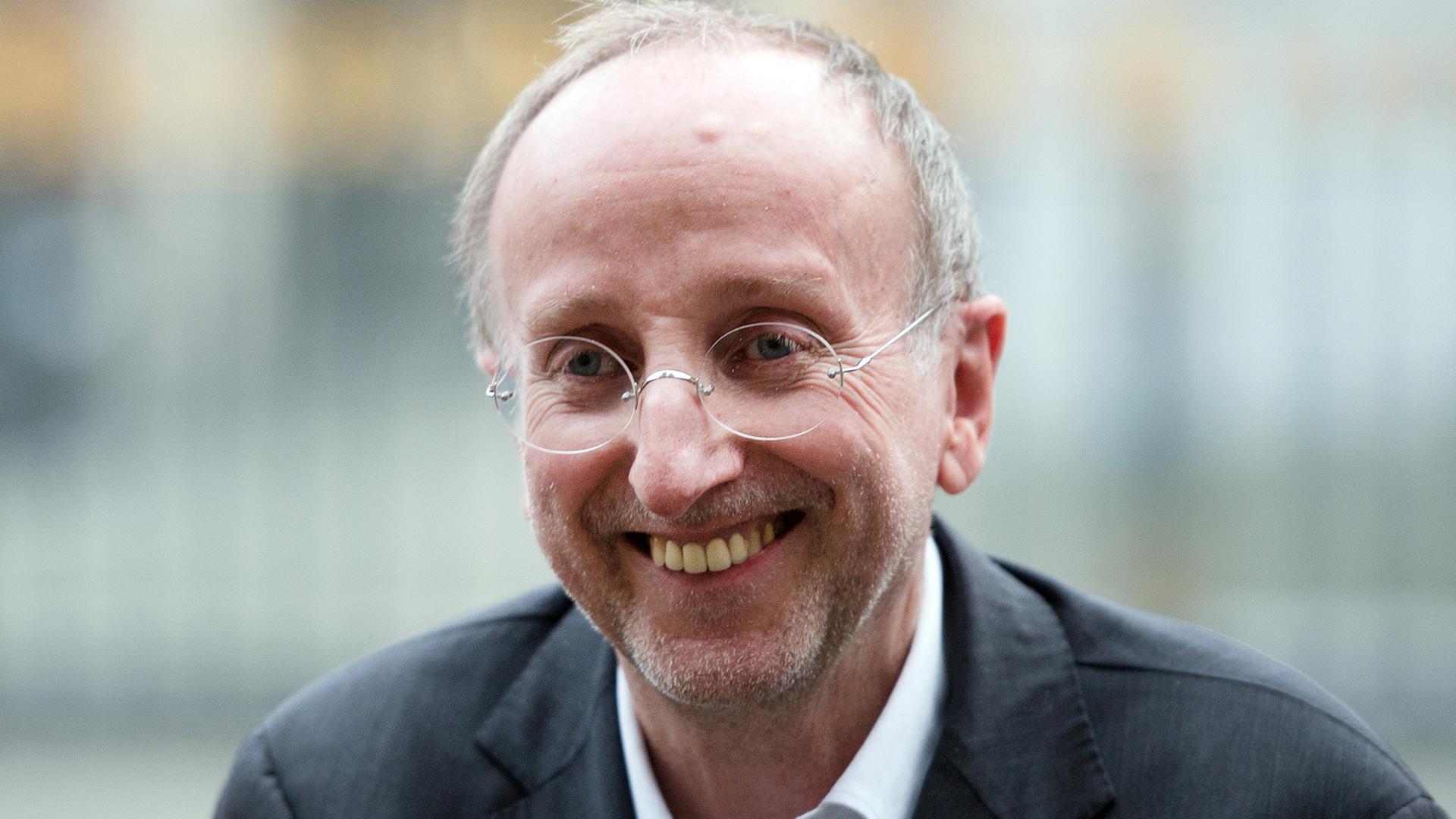 Der designierte Intendant des Schauspielhauses Düsseldorf, Wilfried Schulz für die Fotografen. Der designierte Intendant des Schauspielhauses Düsseldorf, Wilfried Schulz für die Fotografen.